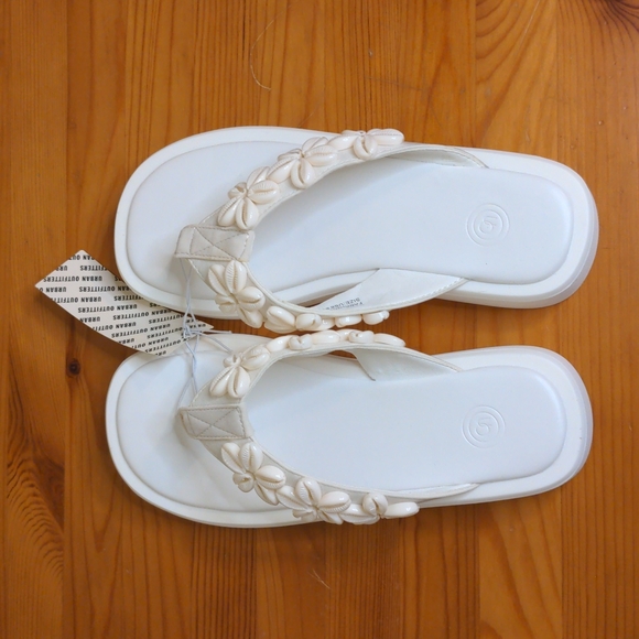 Urban Outfitters Shoes - Urban Outfitters Thong Sandals Cream Size 8